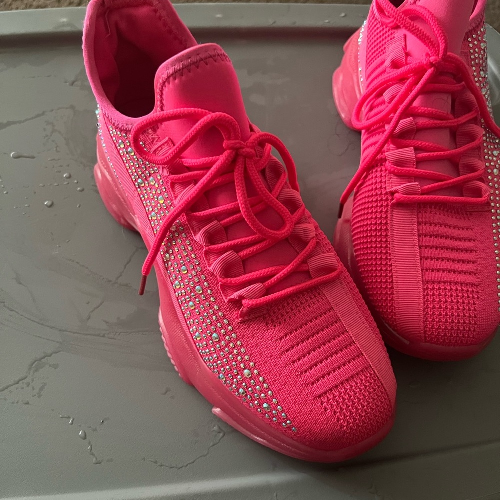 There very bright and has been worn once!